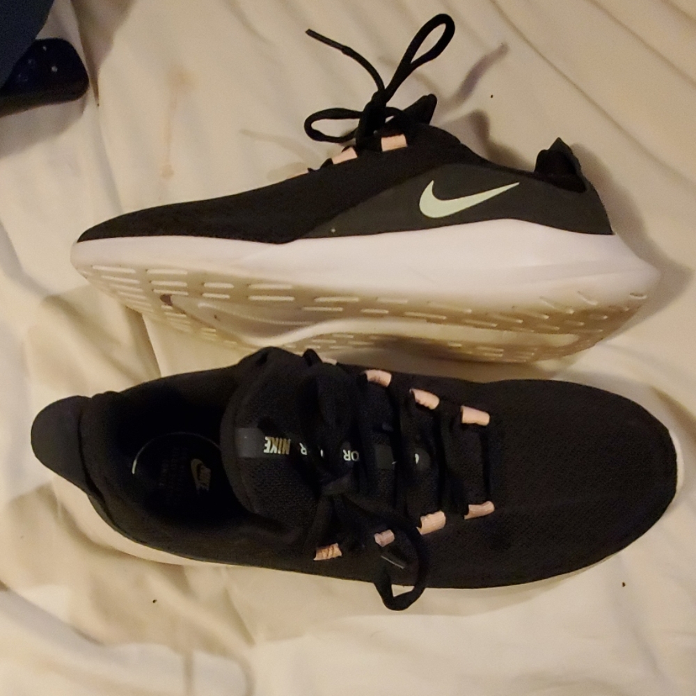 NMOT Womens nike sneakers
